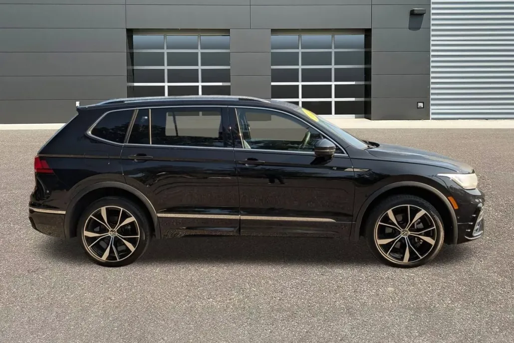 2023 Volkswagen Tiguan SEL R-Line Black photo 1