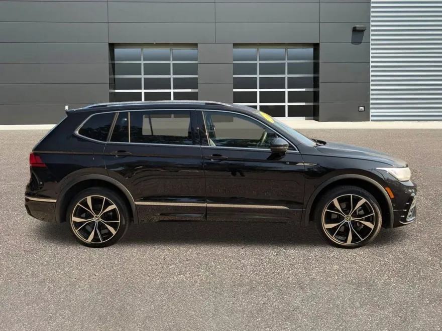 2023 Volkswagen Tiguan SEL R-Line Black photo 1