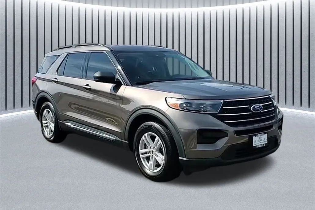 2021 Ford Explorer XLT photo 1