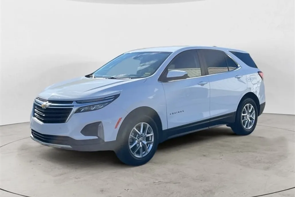 2024 Chevrolet Equinox LT photo 1