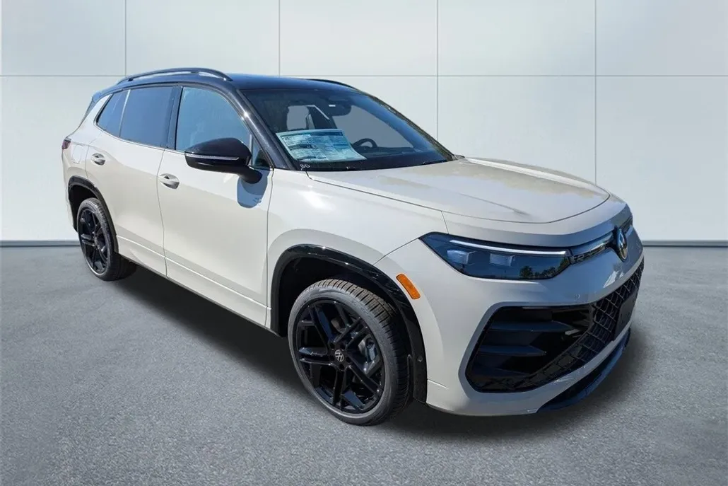 2025 Volkswagen Tiguan SE R-Line Black photo 1