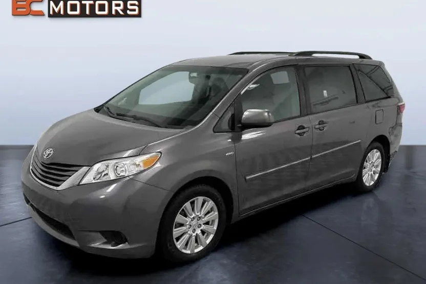 2017 Toyota Sienna LE photo 1