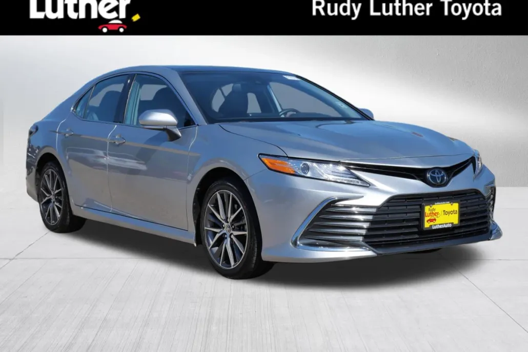 2023 Toyota Camry XLE photo 1