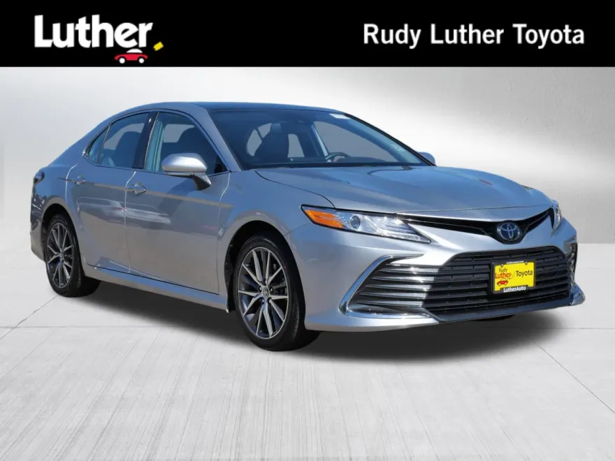 2023 Toyota Camry XLE photo 1