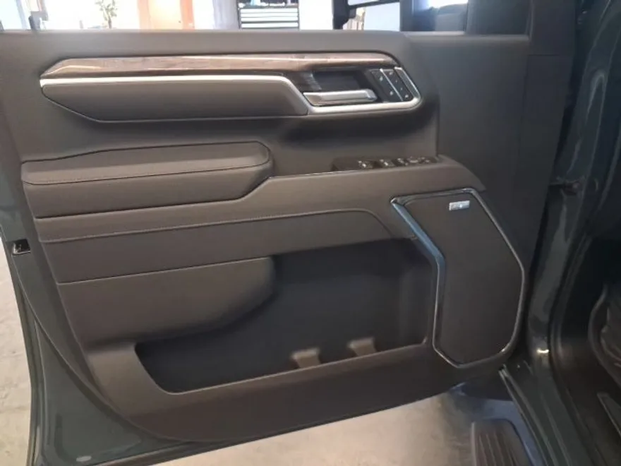2025 Chevrolet Silverado 2500HD LTZ photo 1