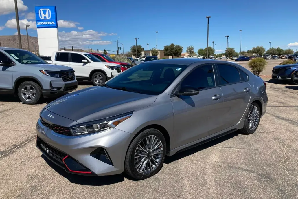 2023 Kia Forte GT-Line photo 1