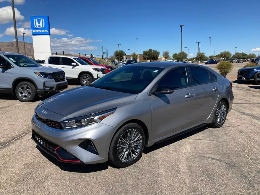 2023 Kia Forte GT-Line photo 1