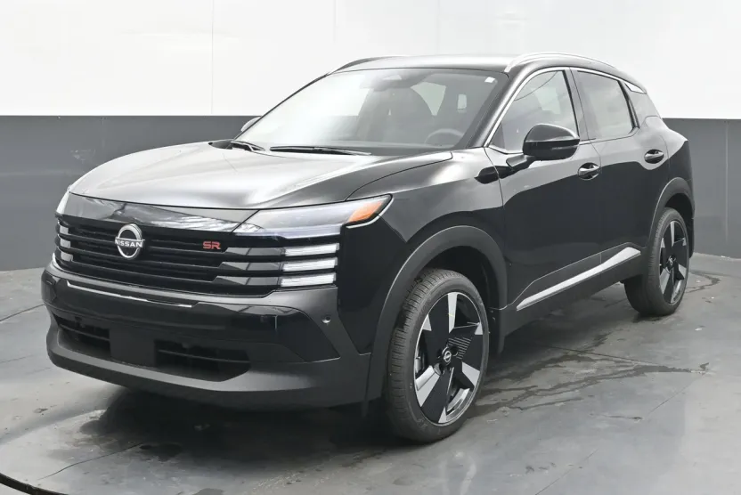 2026 Nissan Kicks SR photo 1