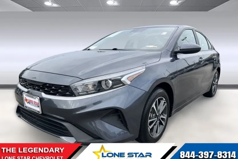 2023 Kia Forte LXS photo 1