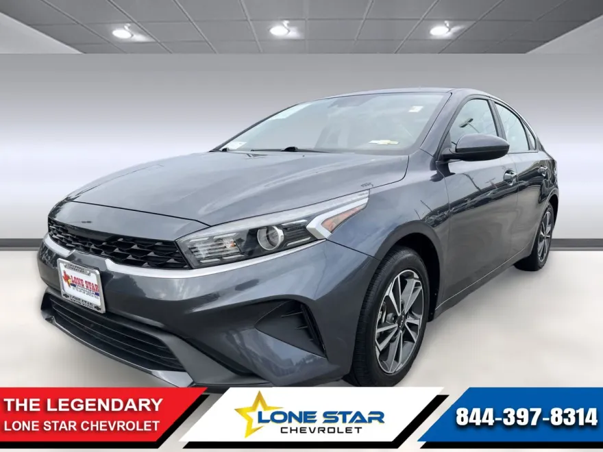 2023 Kia Forte LXS photo 1