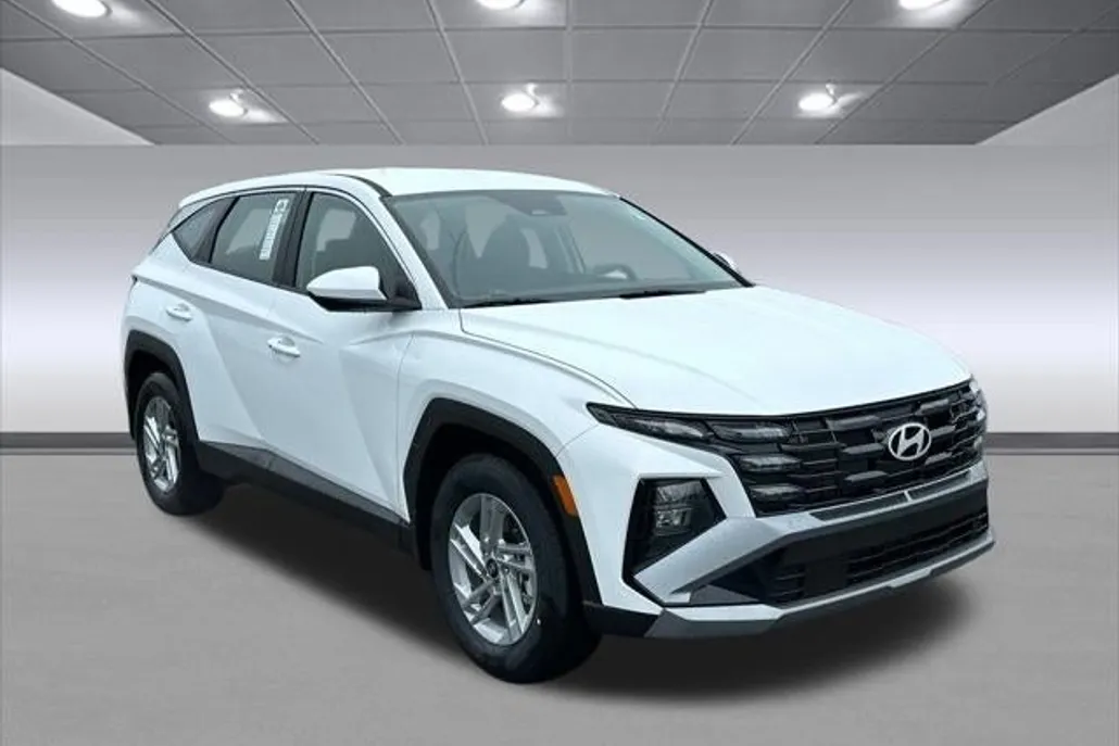 2025 Hyundai Tucson SE photo 1