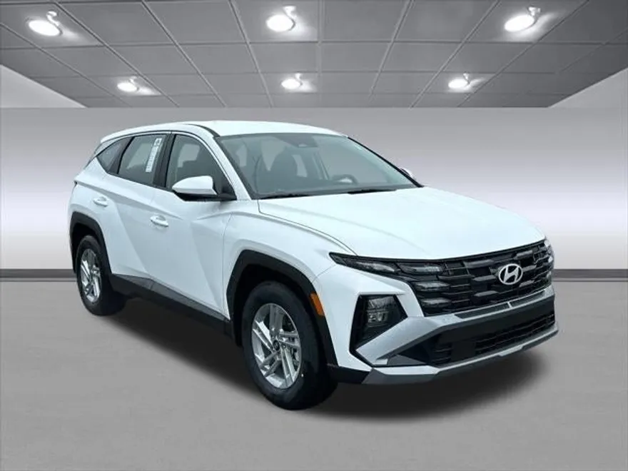 2025 Hyundai Tucson SE photo 1