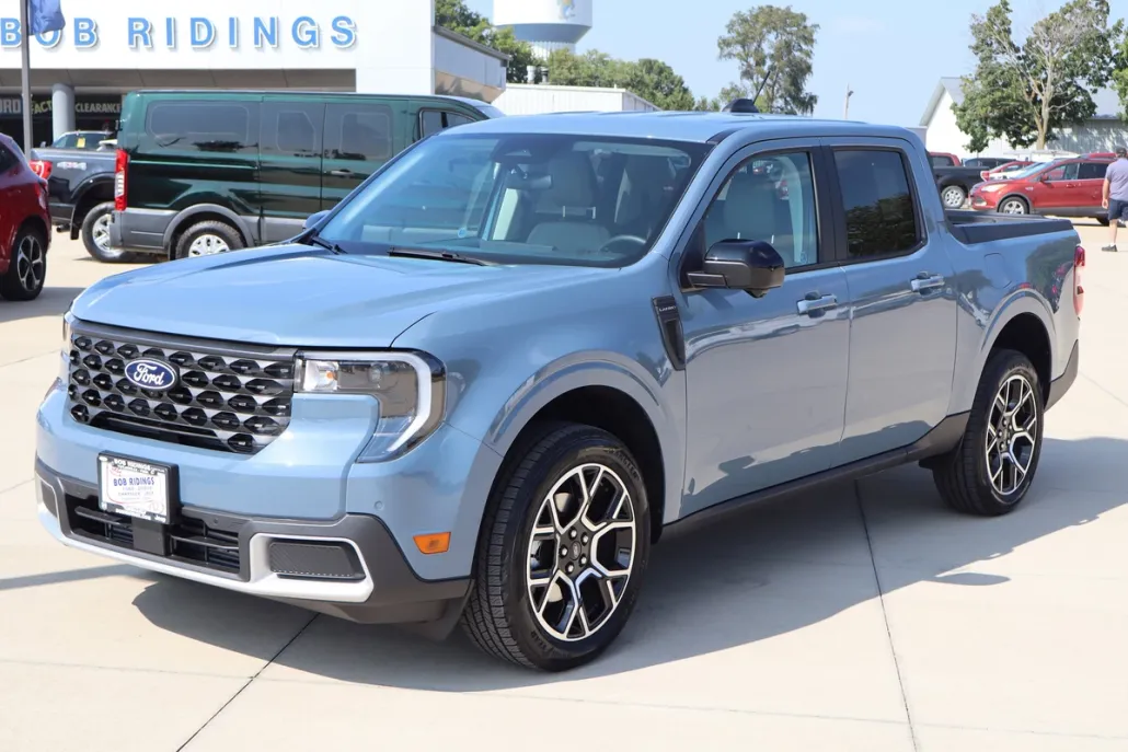 2025 Ford Maverick Lariat photo 1
