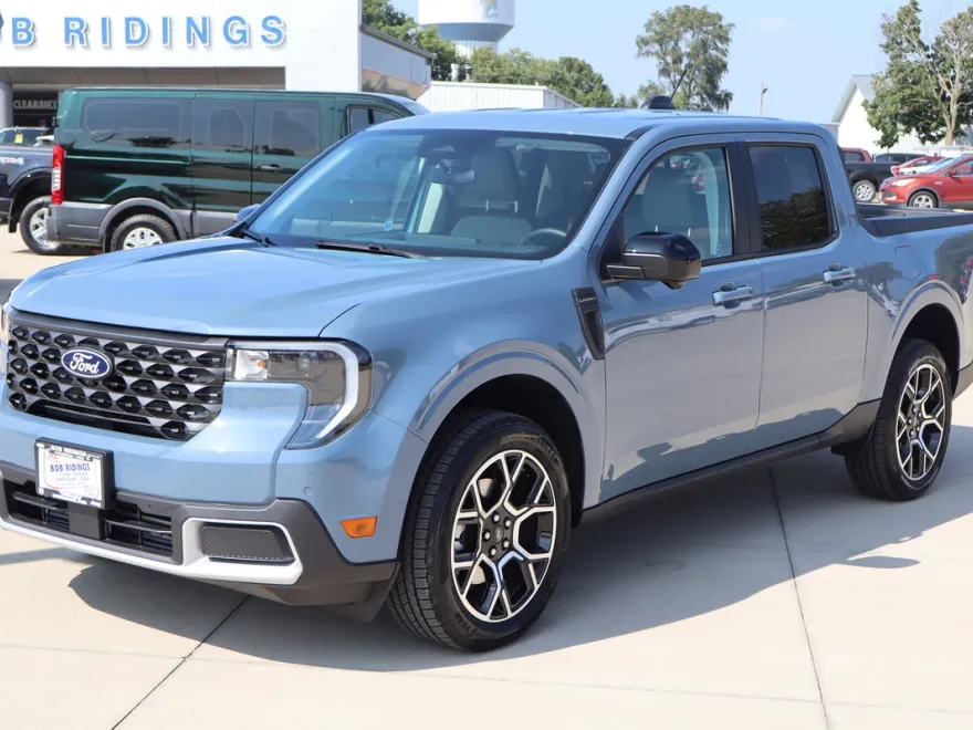 2025 Ford Maverick Lariat photo 1