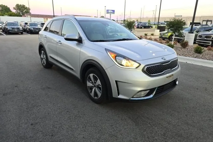2018 Kia Niro Plug-In Hybrid LX photo 1