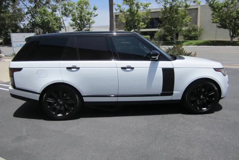 2017 Land Rover Range Rover HSE photo 1