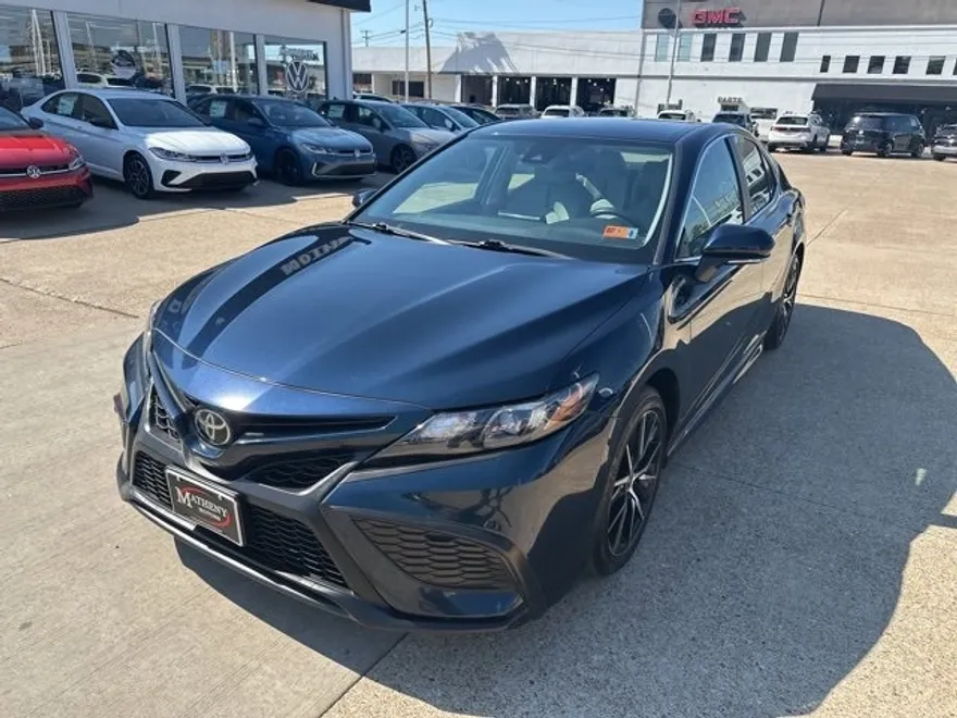 2021 Toyota Camry SE photo 1