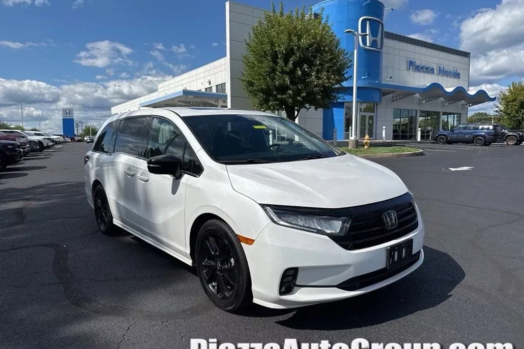 2023 Honda Odyssey Sport photo 1