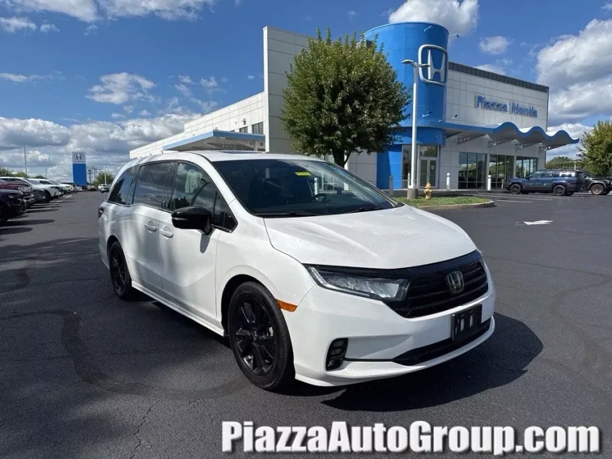 2023 Honda Odyssey Sport photo 1