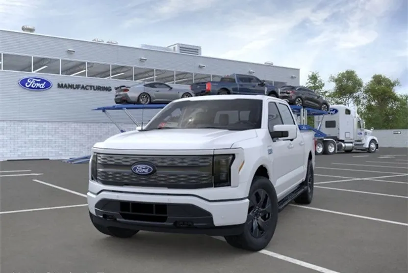 2025 Ford F-150 Lightning Lariat photo 1