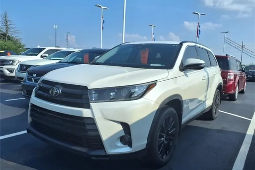 2019 Toyota Highlander SE photo 1