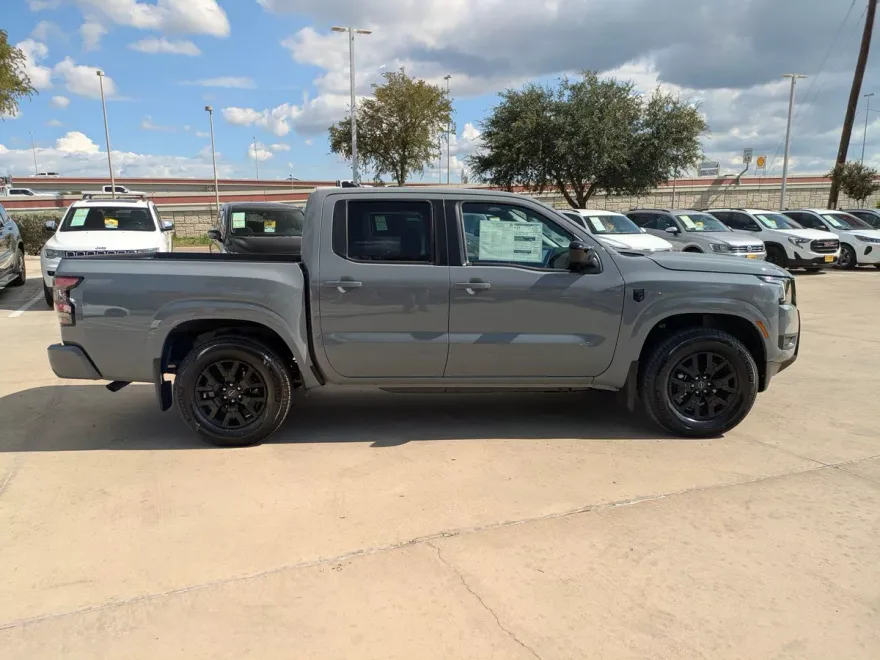 2026 Nissan Frontier Crew Cab SV photo 1