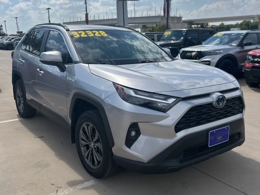 2023 Toyota RAV4 Hybrid XLE Premium photo 1