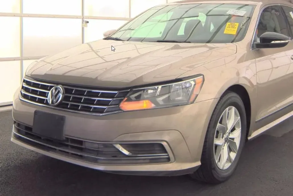 2016 Volkswagen Passat TDI S R-Line photo 1
