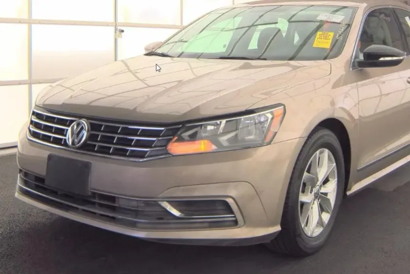 2016 Volkswagen Passat TDI S R-Line photo 1