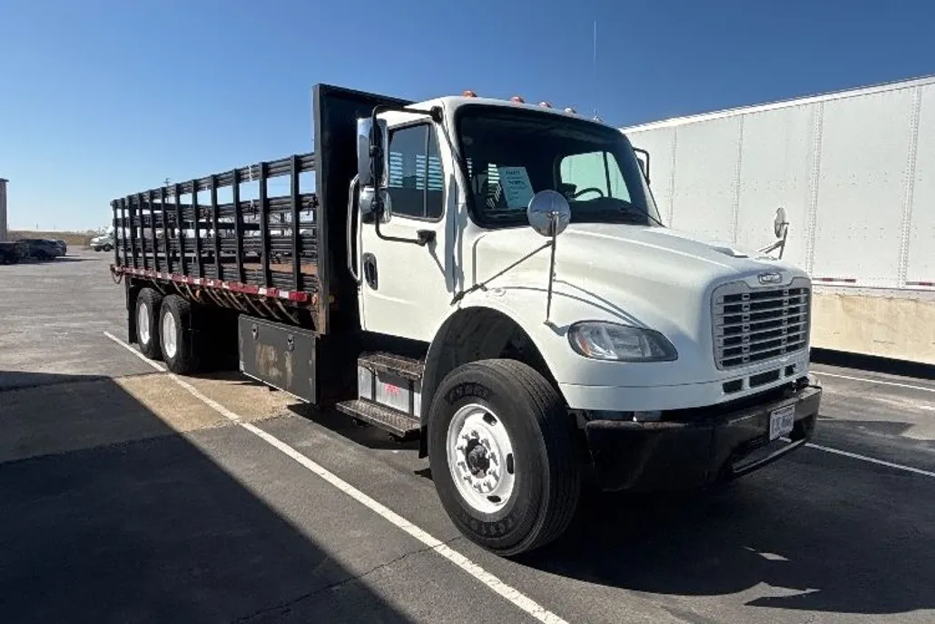 2016 Freightliner M2 106 Medium Duty photo 1