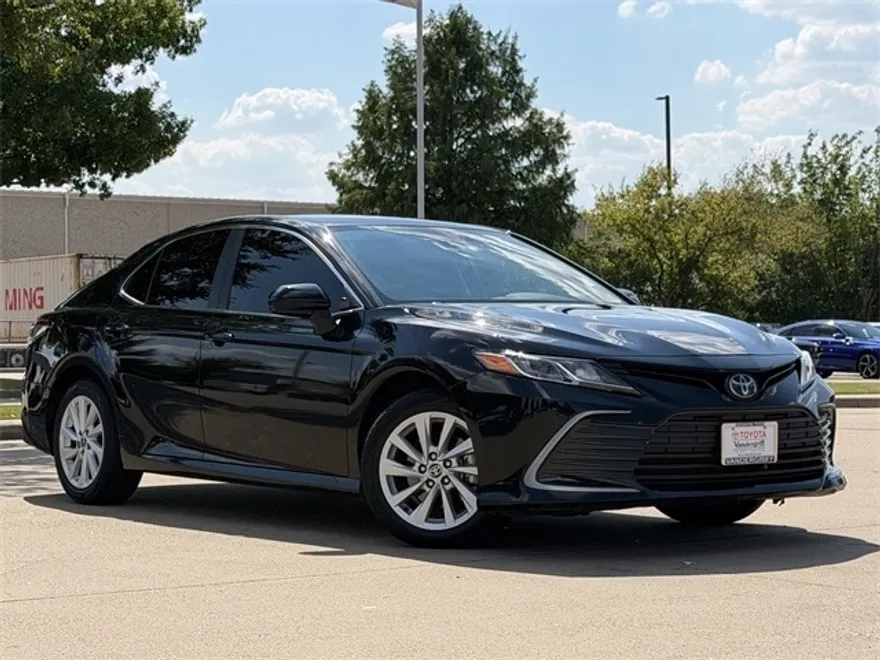 2024 Toyota Camry LE photo 1
