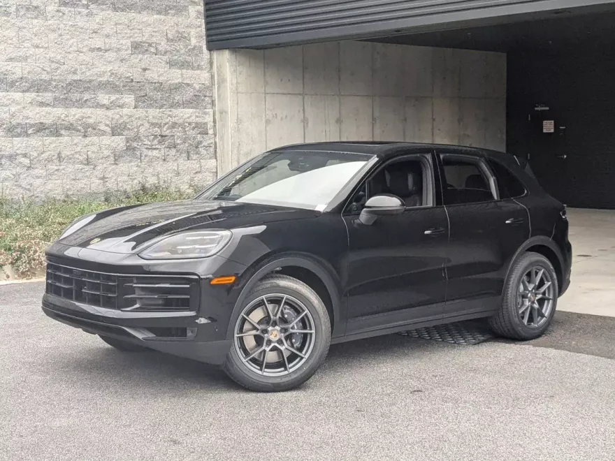 2025 Porsche Cayenne photo 1