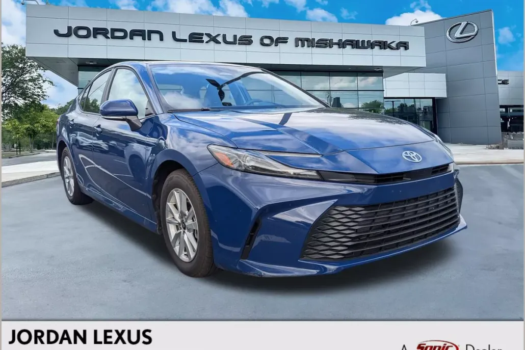 2025 Toyota Camry LE photo 1