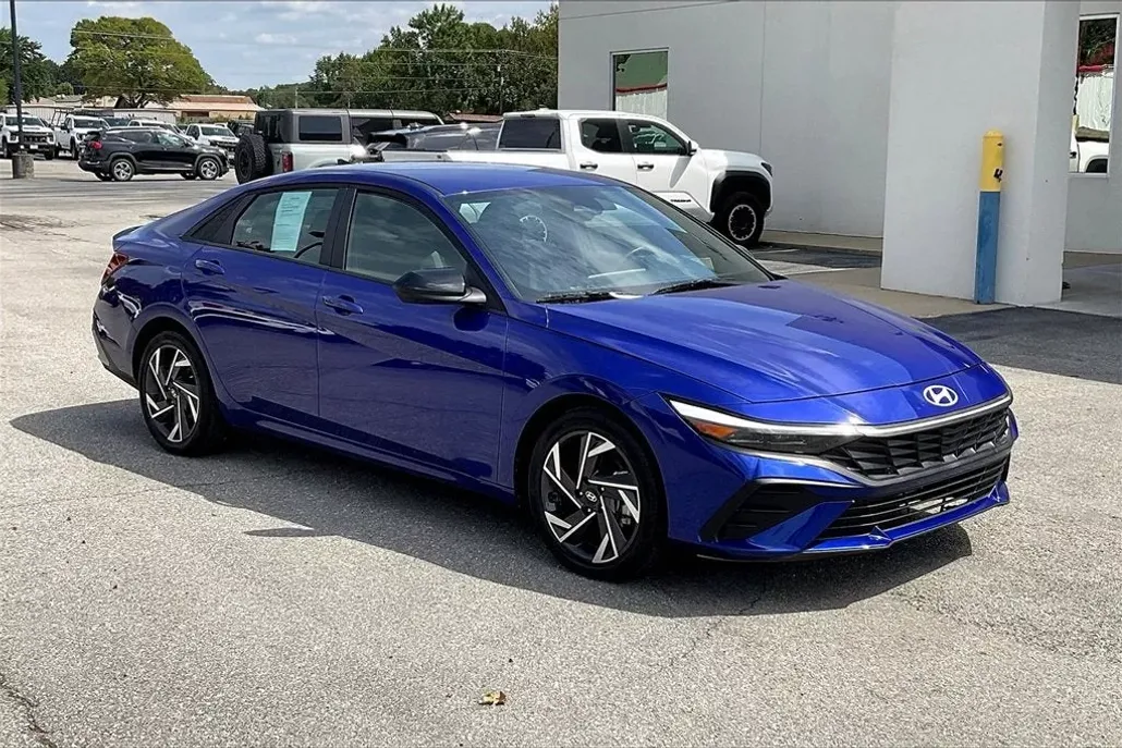 2025 Hyundai Elantra SEL Sport photo 1