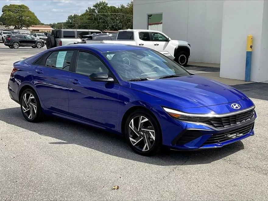 2025 Hyundai Elantra SEL Sport photo 1