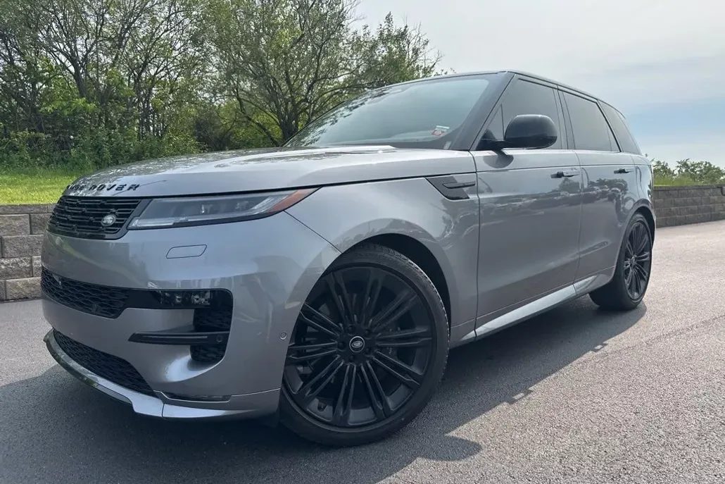 2024 Land Rover Range Rover Sport SE photo 1