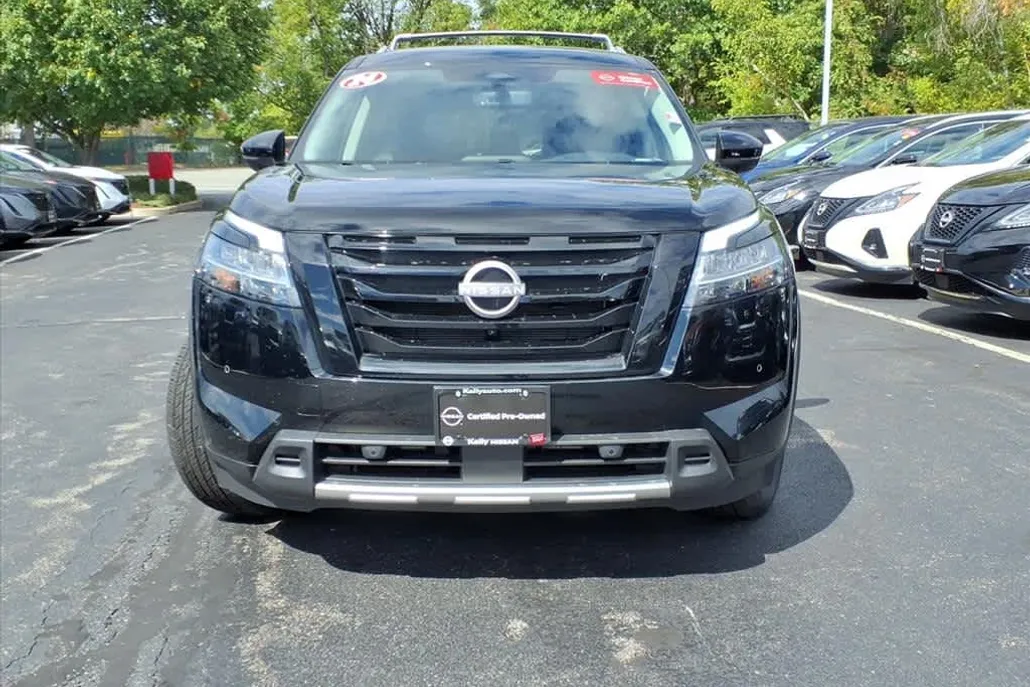 2024 Nissan Pathfinder SL photo 1