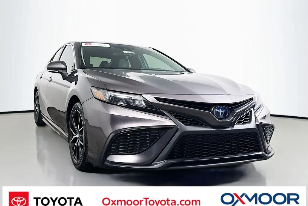2024 Toyota Camry Hybrid SE photo 1