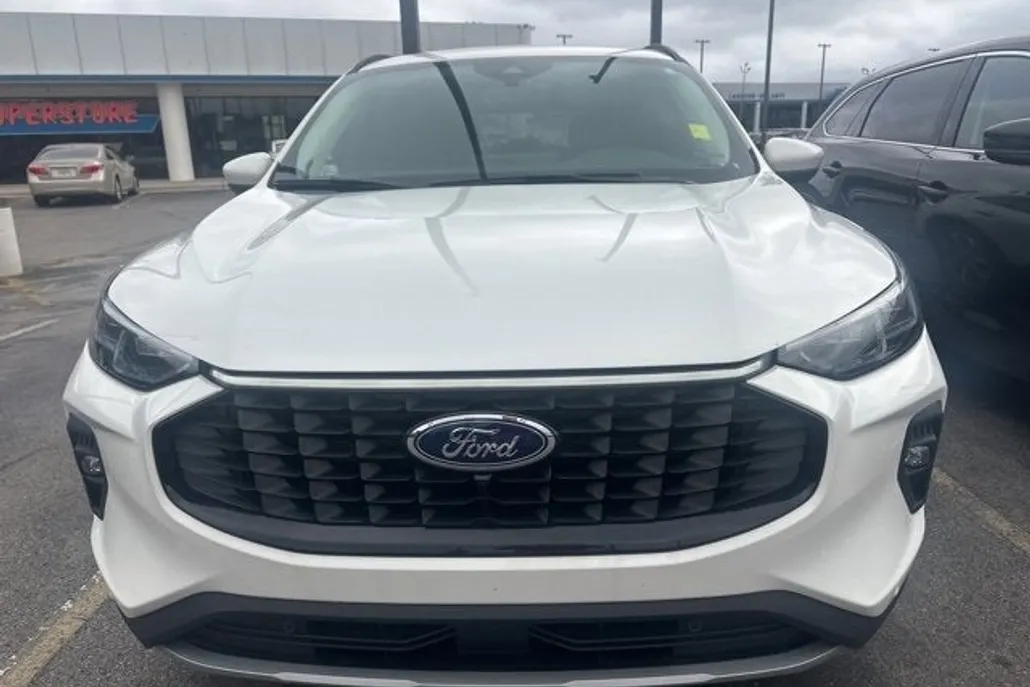 2024 Ford Escape Hybrid Platinum photo 1
