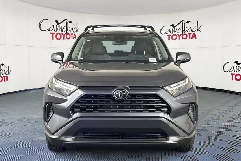 2025 Toyota RAV4 Hybrid XLE photo 1