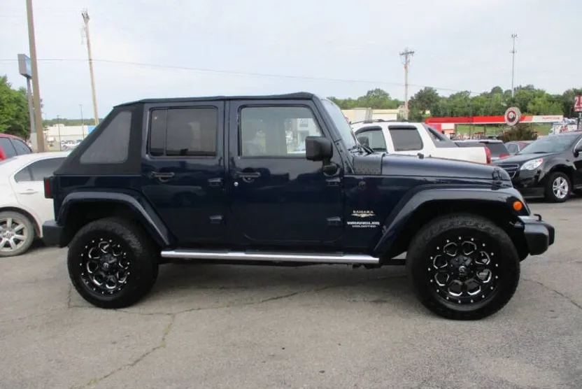 2013 Jeep Wrangler Unlimited Sahara photo 1
