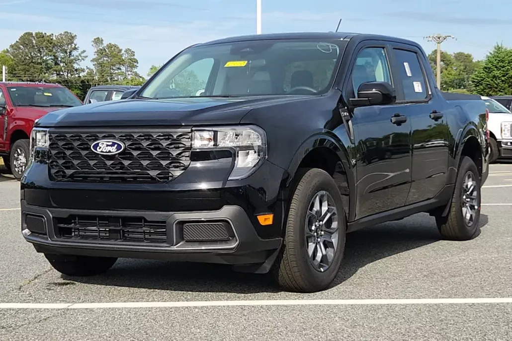 2025 Ford Maverick XLT photo 1