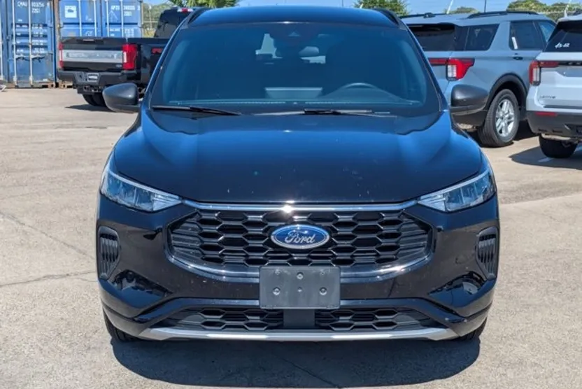 2023 Ford Escape ST-Line photo 1