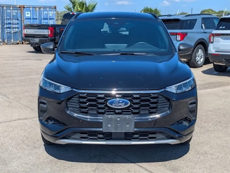 2023 Ford Escape ST-Line photo 1