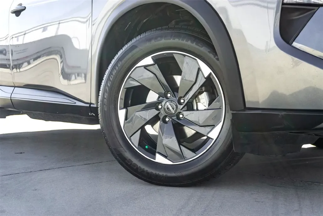 2024 Nissan Rogue SV photo 1