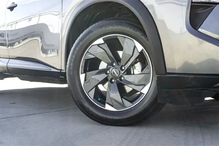 2024 Nissan Rogue SV photo 1