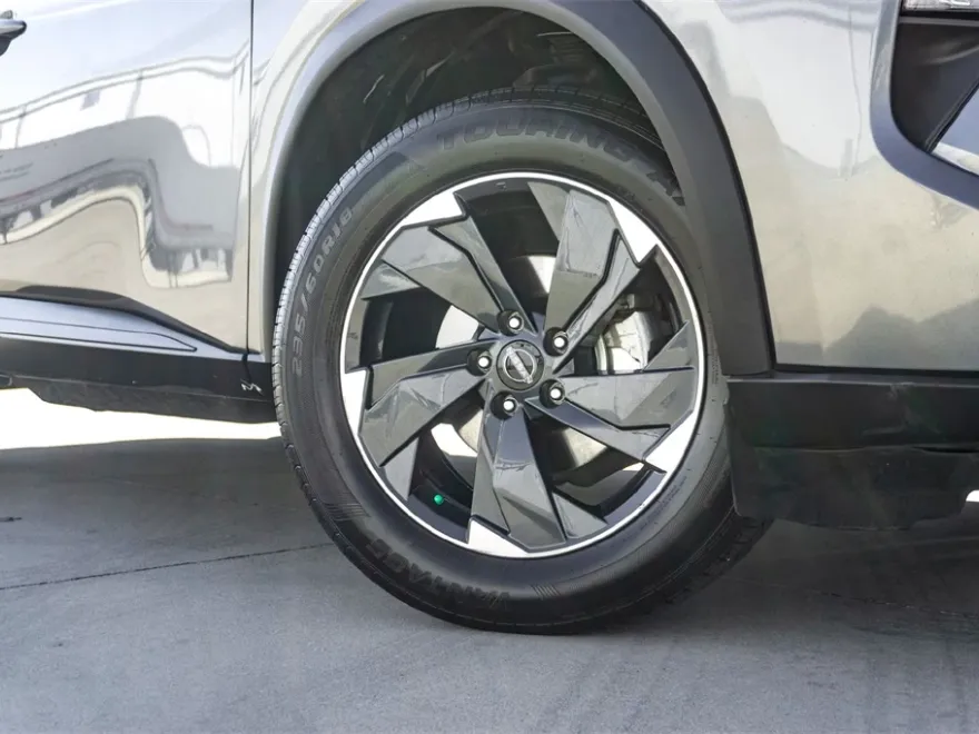 2024 Nissan Rogue SV photo 1