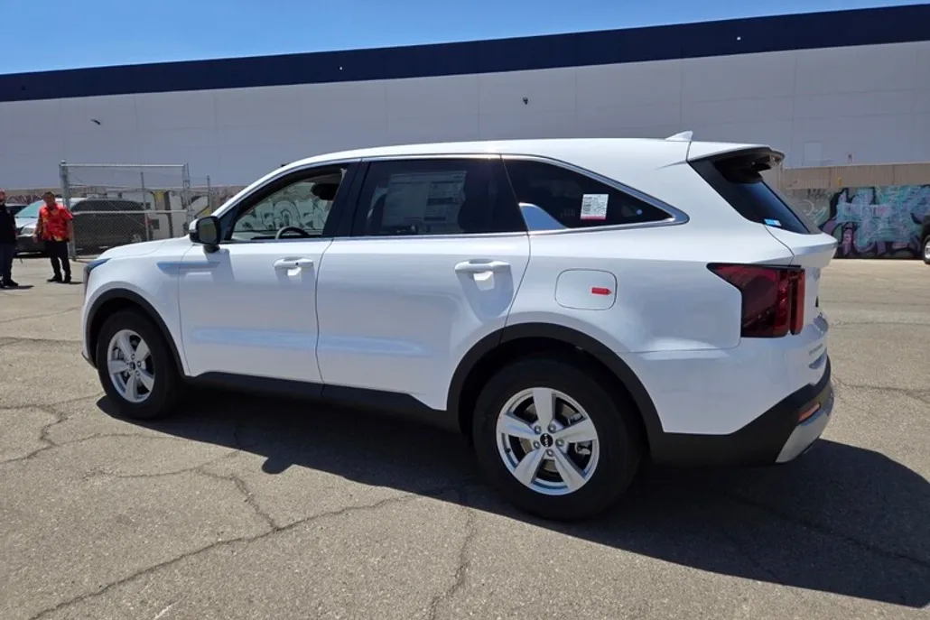 2025 Kia Sorento LX photo 1