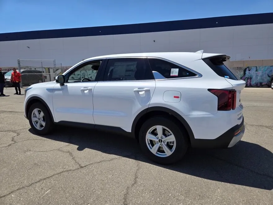 2025 Kia Sorento LX photo 1
