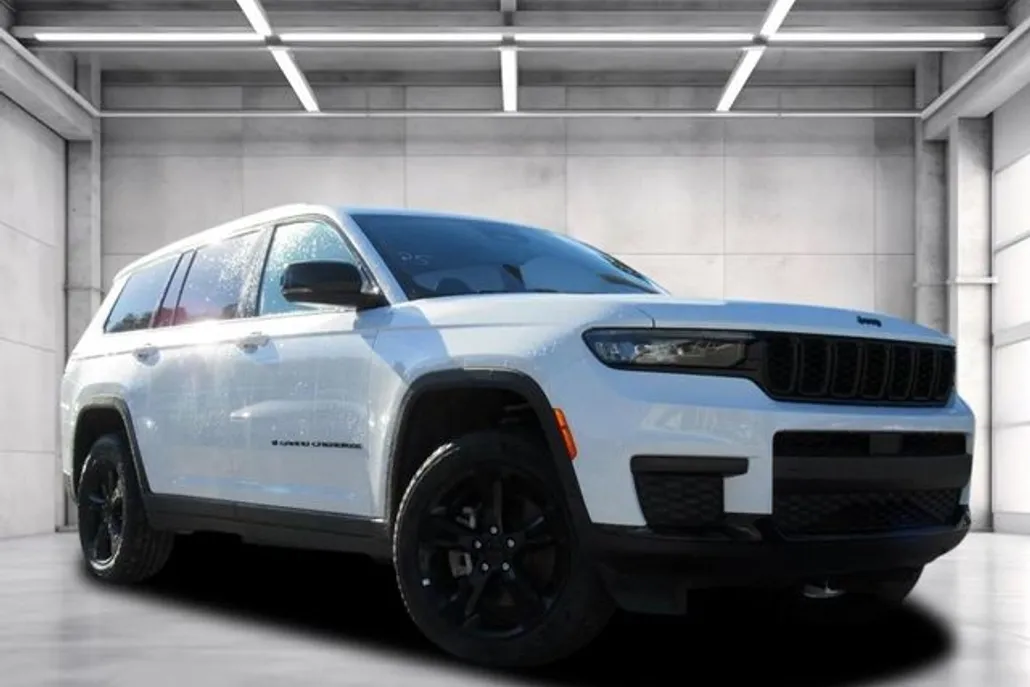 2023 Jeep Grand Cherokee Altitude photo 1
